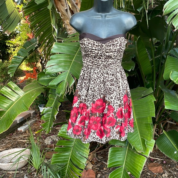 Vintage Dresses & Skirts - Strapless, leopard print fit, and flare and floral dress